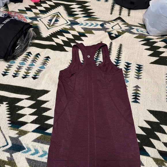 Lululemon work out tank - Picture 2 of 2